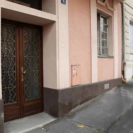 7k-zamecky Vrch 2 Karlovy Vary